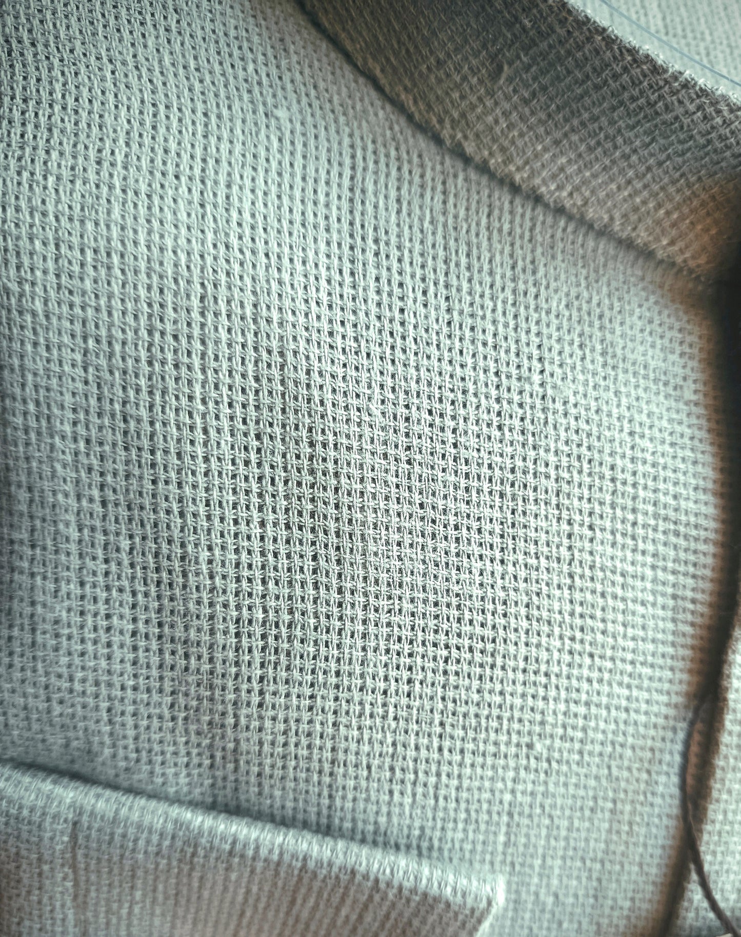 "Detail view of P.Anchor men's mint green shirt fabric – close-up of breathable cotton weave texture"
"Λεπτομερής απεικόνιση υφάσματος του ανδρικού πουκαμίσου P.Anchor σε πράσινο της μέντας – κοντινό πλάνο υφής διαπνεόμενου βαμβακερού υφάσματος"