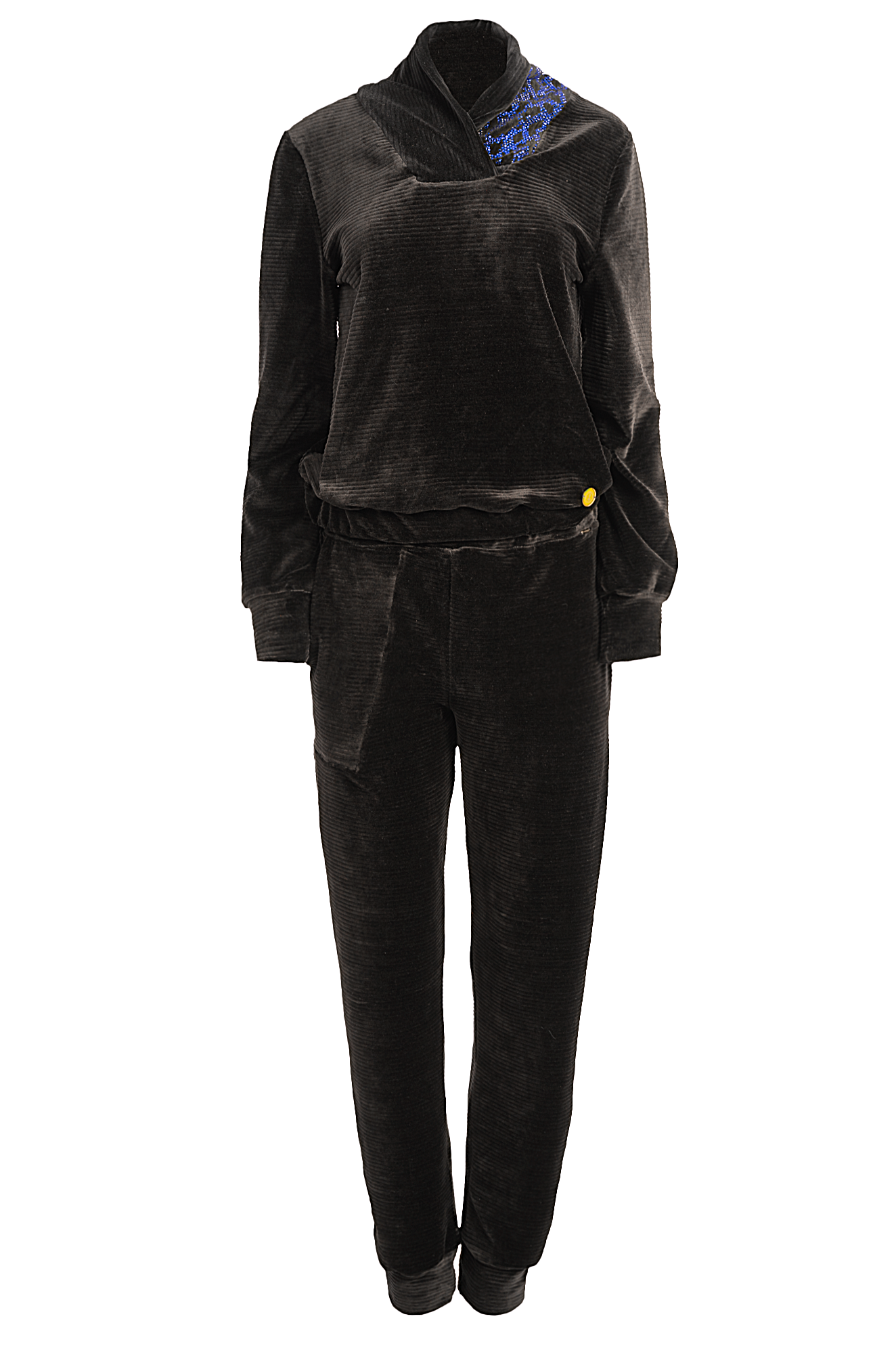 Μαύρη βελούδινη γυναικεία μπλούζα με μπλε χειροποίητο κέντημα στον γιακά – P.Anchor
Black velvet women’s top with blue handmade embroidered collar – P.Anchor